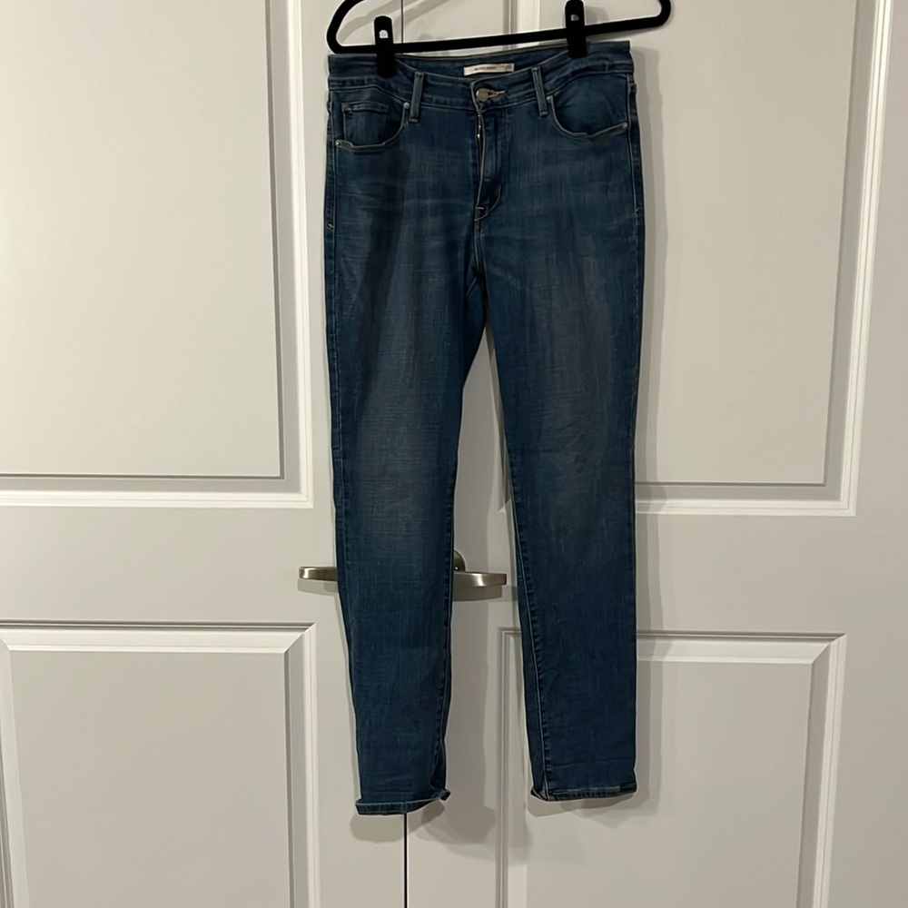 Lightly worn Mid Rise Skinny size 10 Levi’s jeans